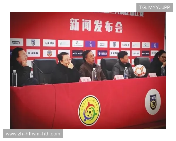 足球新闻官在比赛期间如何协调媒体关系与俱乐部立场